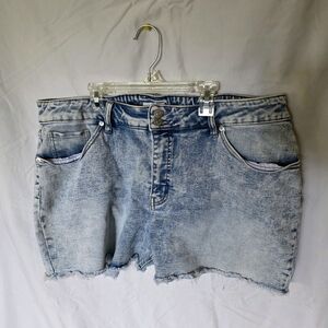 Ava & Viv Light Wash Jean Shorts